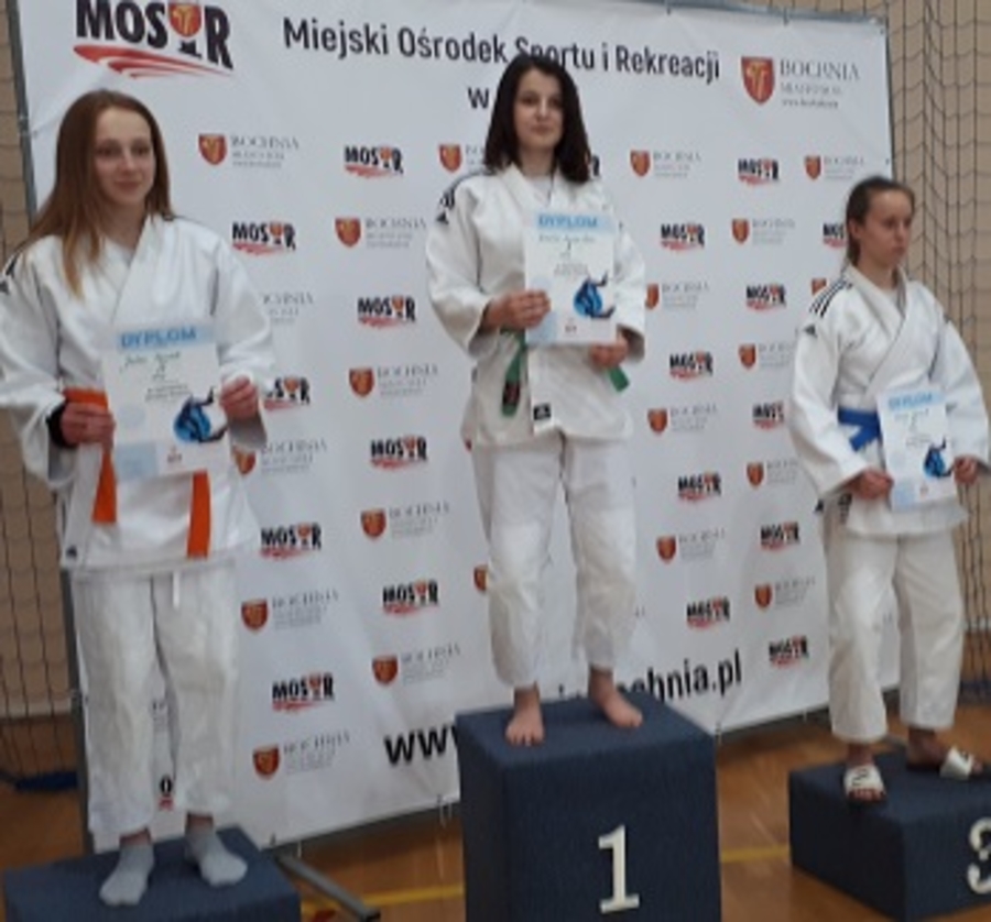 Na najwyższym stopniu podium Emilia Augustyn z MKS Pałac Młodzieży Tarnów